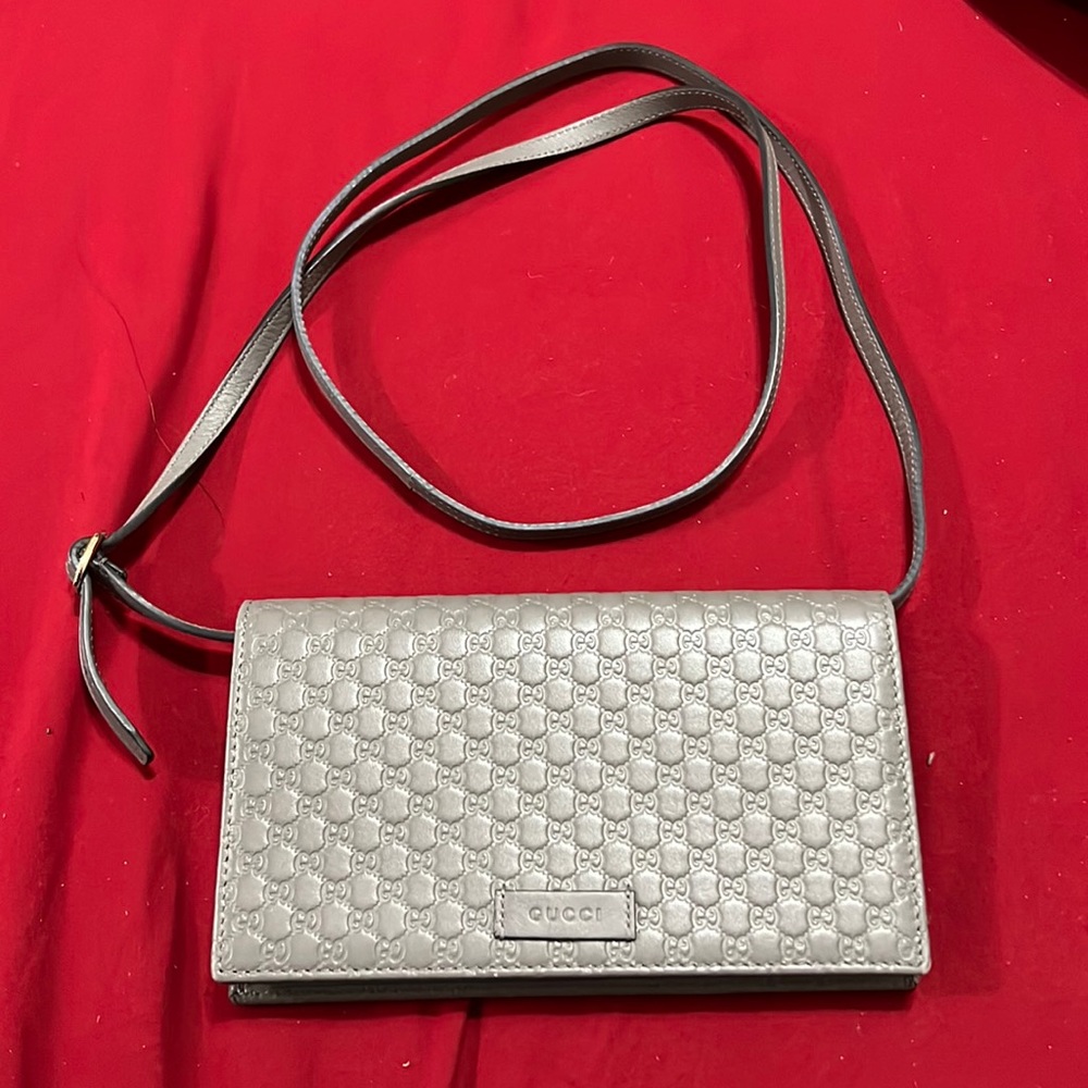 Gucci Wallet on Chain